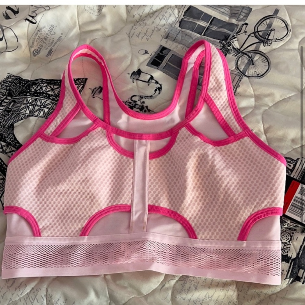 Nike Women's Ultrabreathe Sports Bra